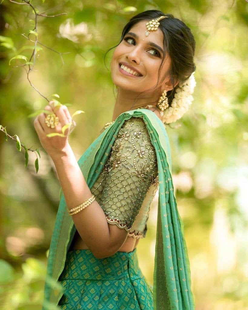 Royal Hand Weaved Silk with ambiance Zari Saree
